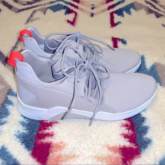 Nike Women’s Tennis Shoes size 7 1/2 - Picture 1 of 6